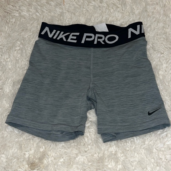 SOLD Nike Pros🩷 - Picture 1 of 4
